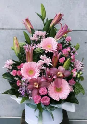 Caja Redonda De Mix De Flores Rosadas