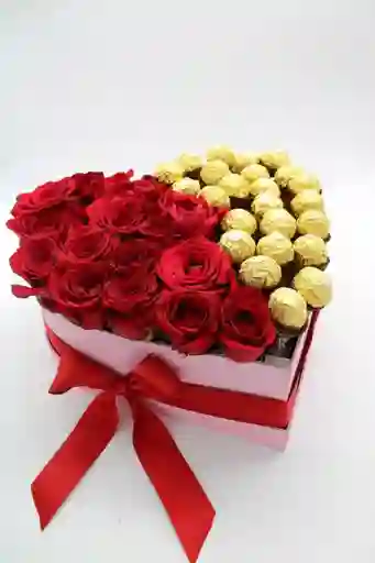 Caja De Corazon Con Rosas Rojas Y Chocolates
