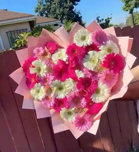 Bouquet De Corazon Con Gerberas