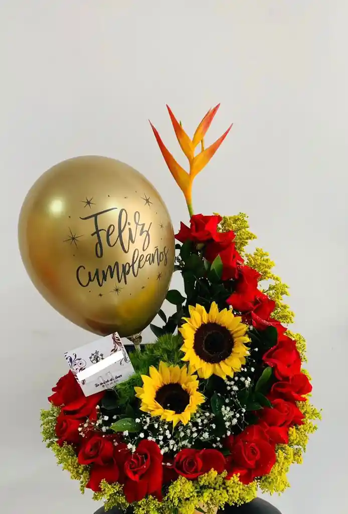 Arreglo De Flores Con Rosas Y Girasoles (ramo De Flores Con Rosas Rojas - Regalo Para Mujer-bouquet De Flores - Feliz Cumpleaños)