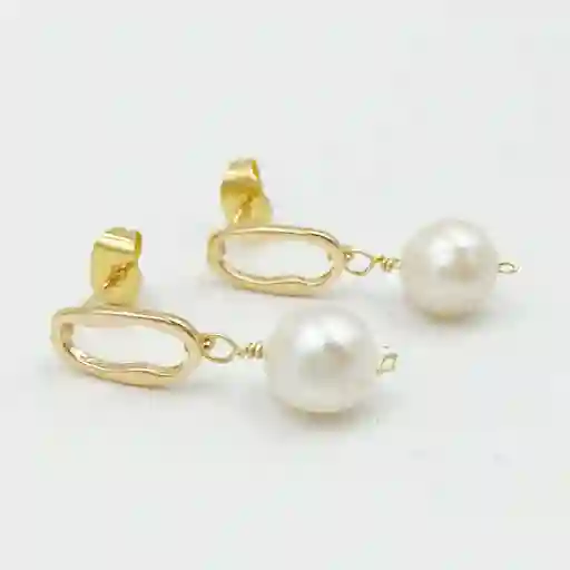 Aretes Óvalos Dorados Con Perlas