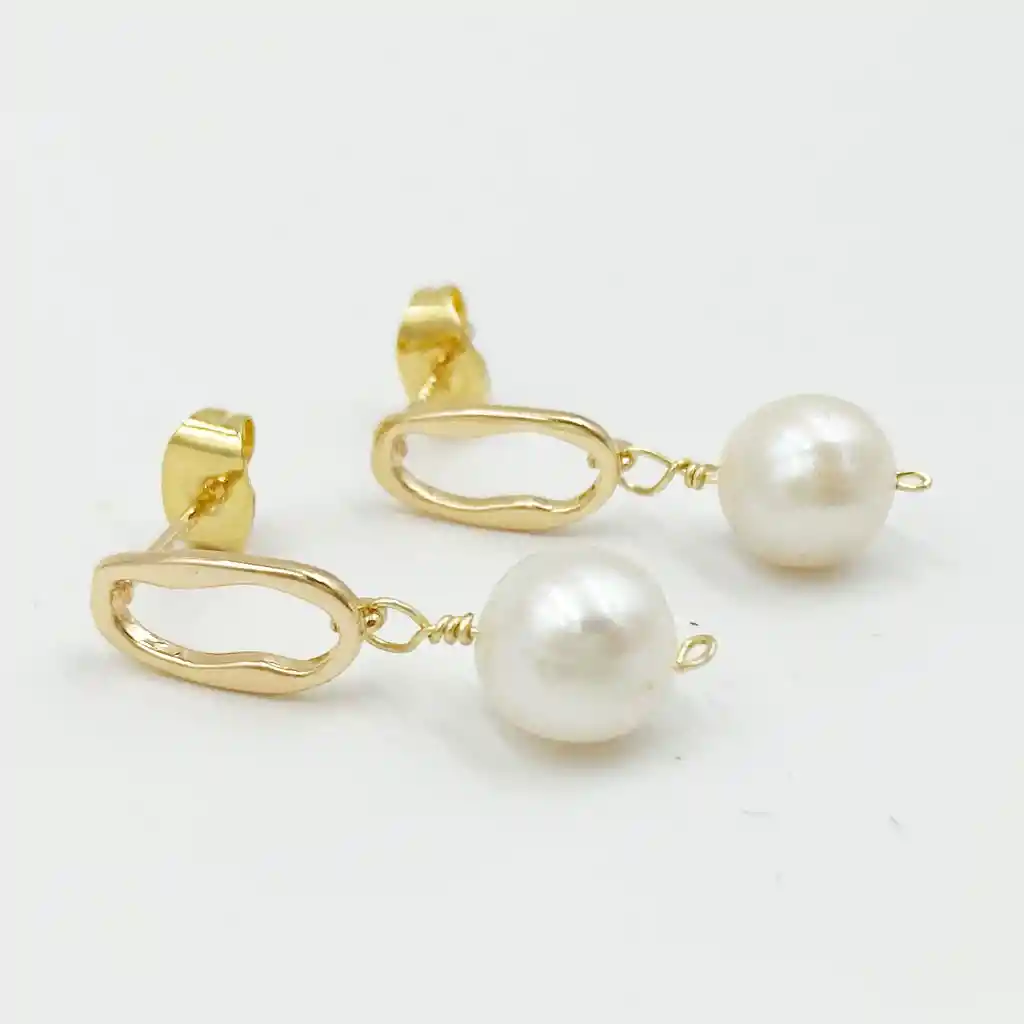 Aretes Óvalos Dorados Con Perlas