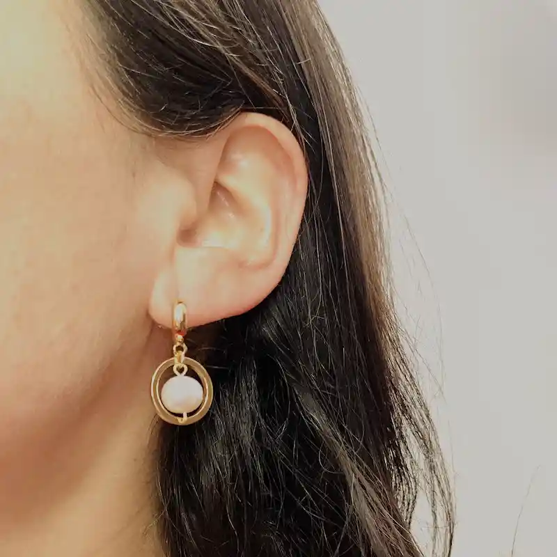Aretes Dorados Con Perlas Naturales