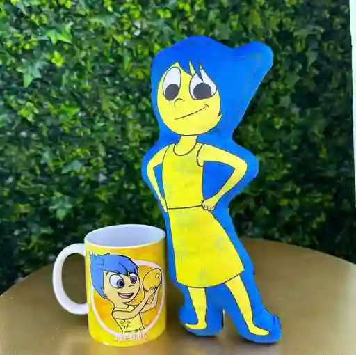 Combo Cojin Mediano De Alegria Intensamente + Mug X 1 Unidad