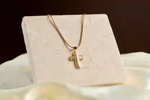 Cadena Cruz Blanca