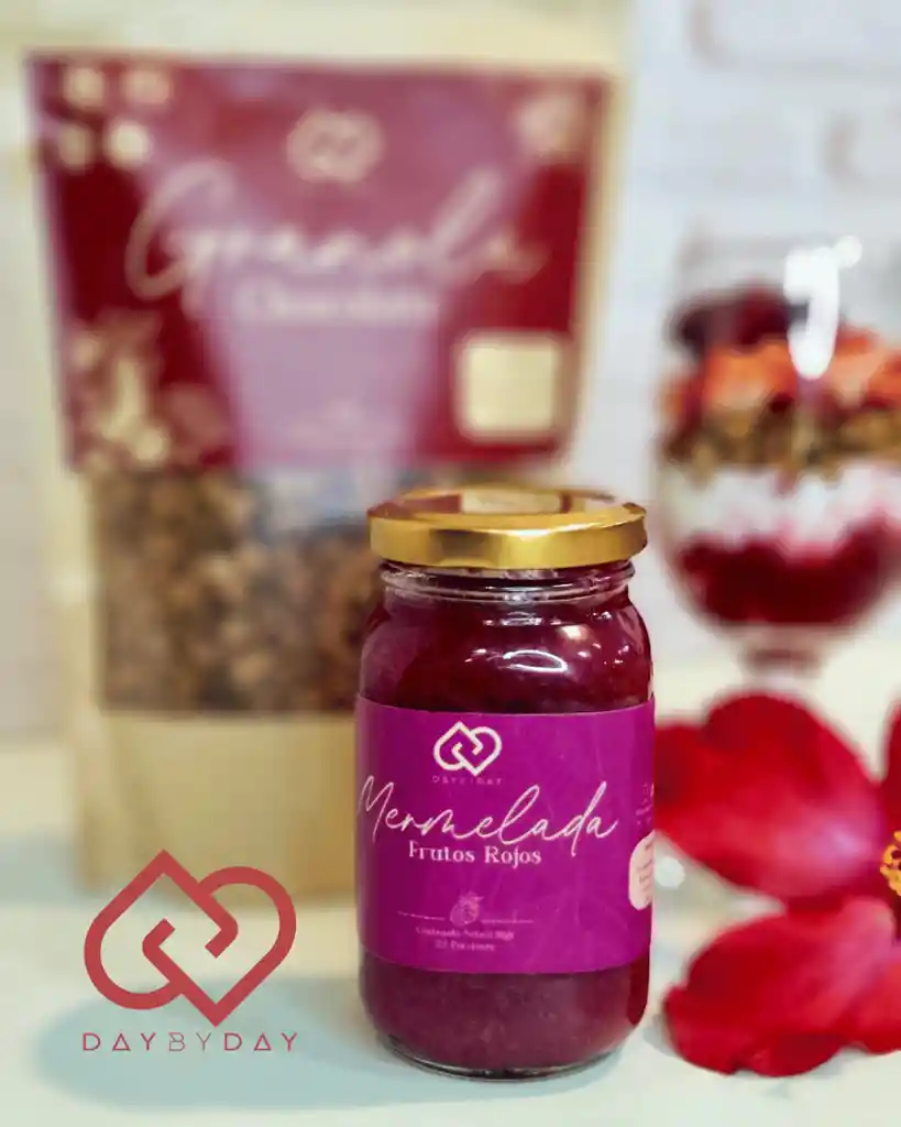Granola De Chocolate + Mermelada De Frutos Rojos