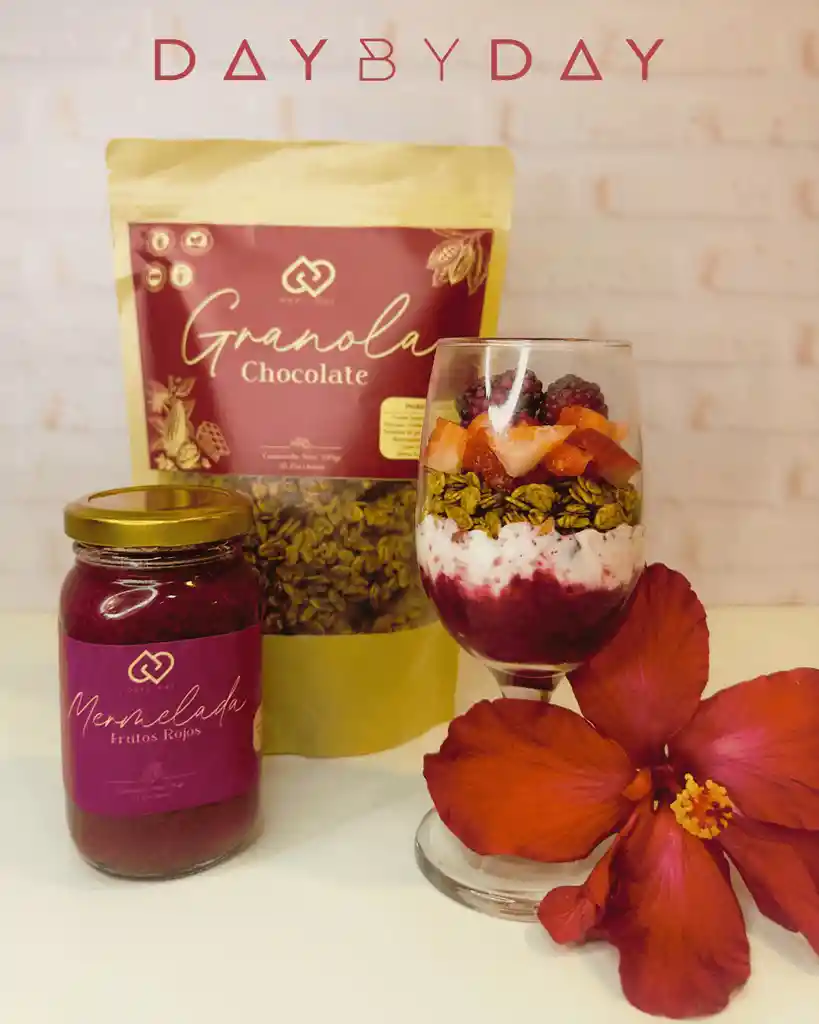 Granola De Chocolate + Mermelada De Frutos Rojos