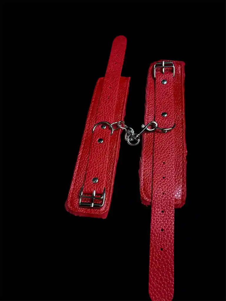 Esposas Peluche Tipo Cuero Rojo