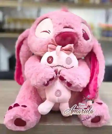 Angela Con Mascota