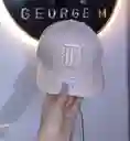 Gorra “d” Old English – Estilo Clásico En Beige