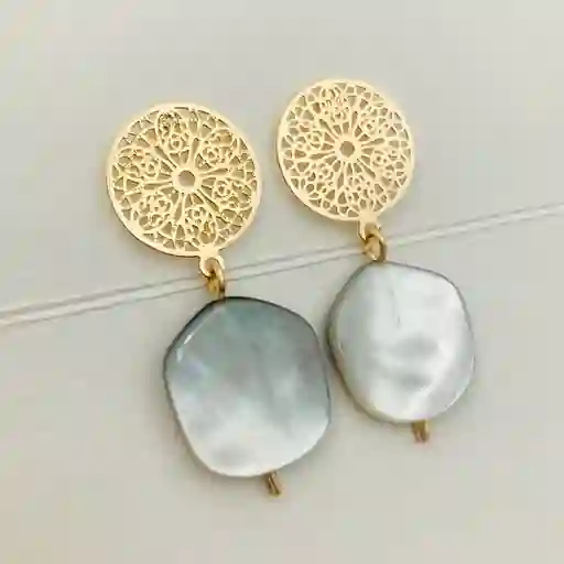 Aretes Dorados Con Nácar Natural