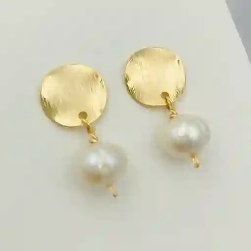 Aretes Clásicos Dorados Con Perlas