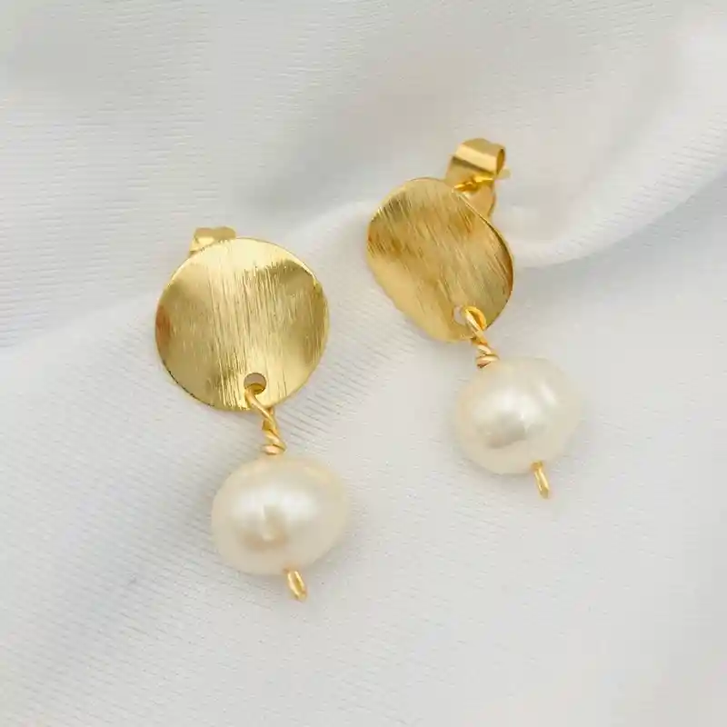 Aretes Clásicos Dorados Con Perlas