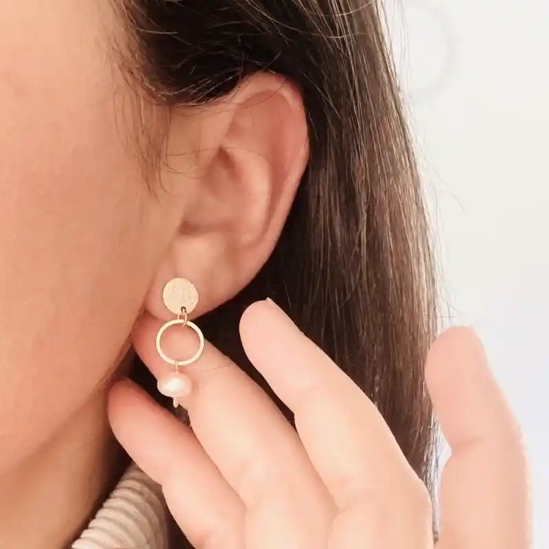 Aretes Colgantes Con Perlas Pequeños
