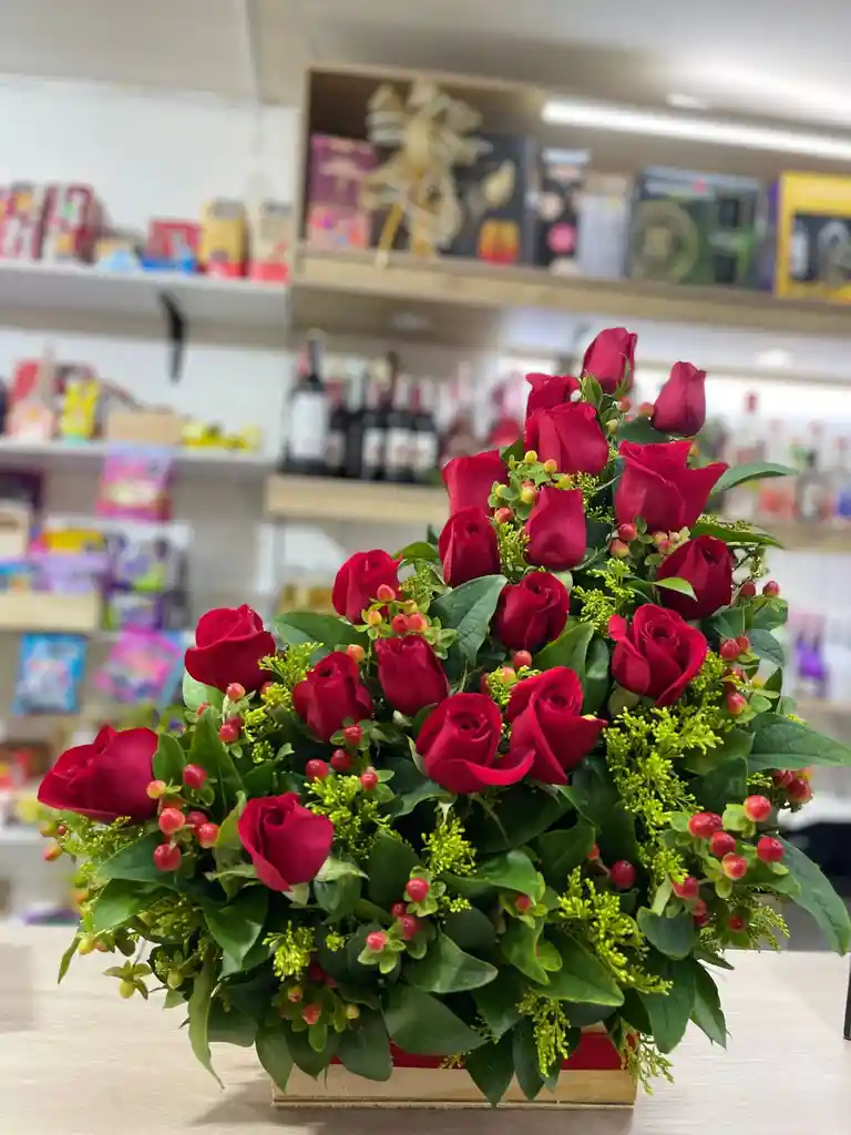 Ramo De Rosas Rojas Y Imperico