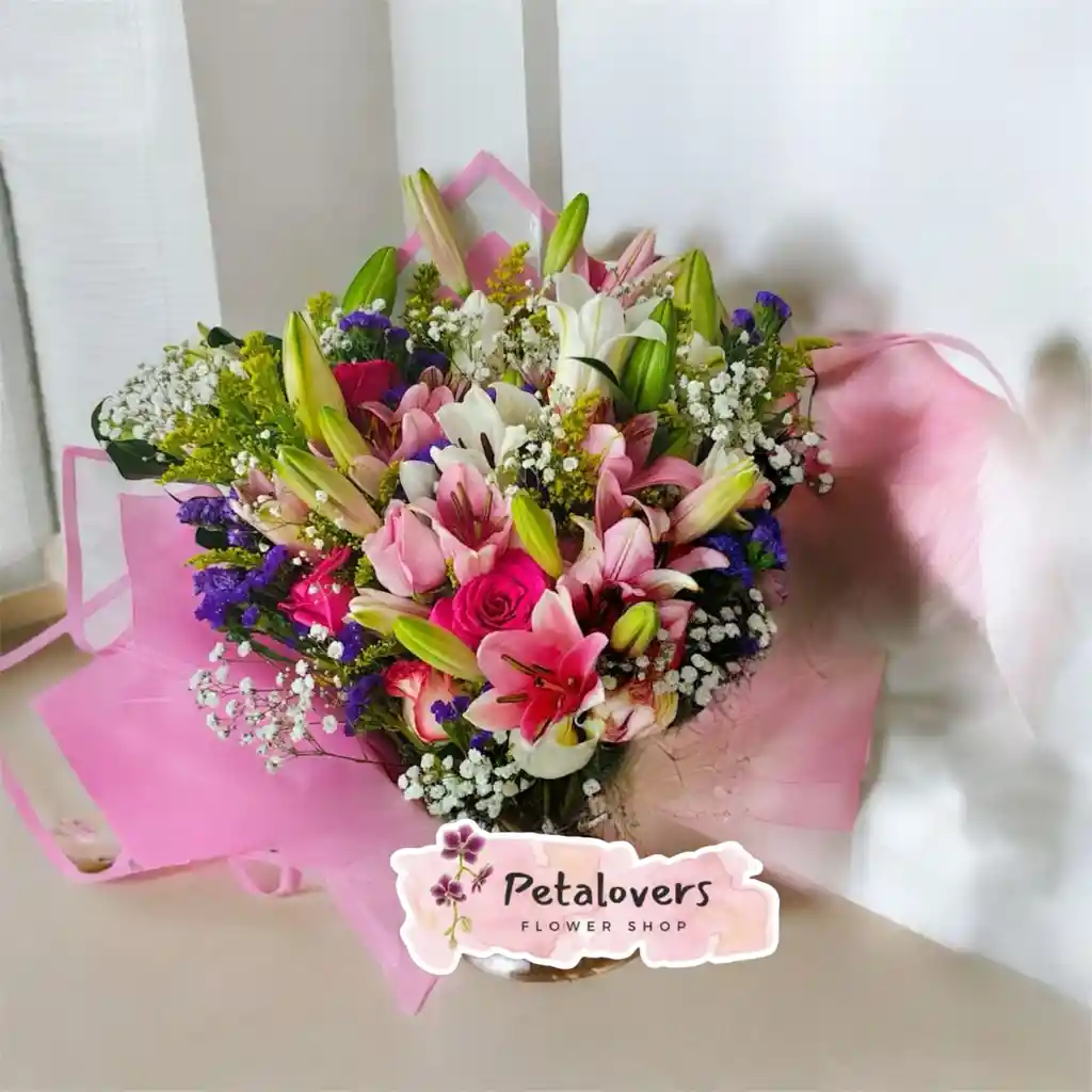 Flores Bouquet De Lirios Y 18 Rosas Surtidas