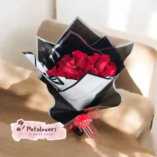 Flores Detalle Bouquet De 24 Rosas Rojas Dia De La Madre