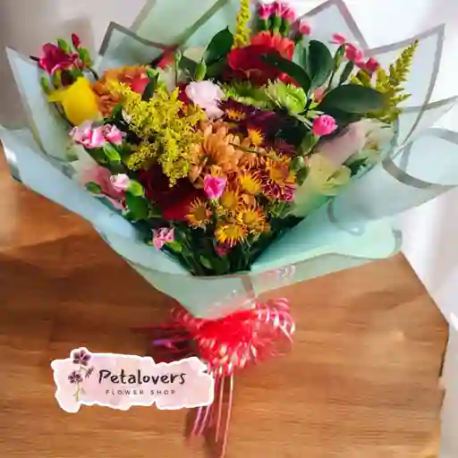 Bouquet De Flores Surtidas Con Rosas Dia De La Madre