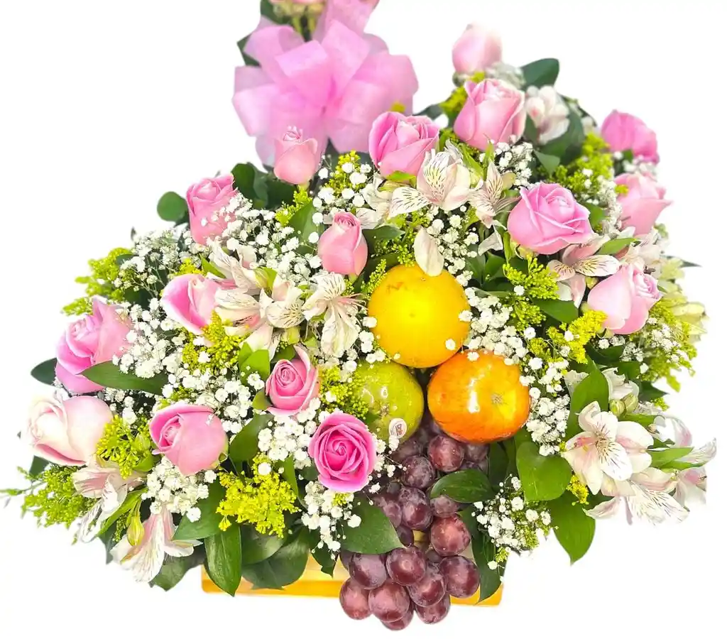 Rosas Rosadas En Ramo Frutal