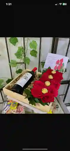Caja Con Vino, Rosas Y Chocolates