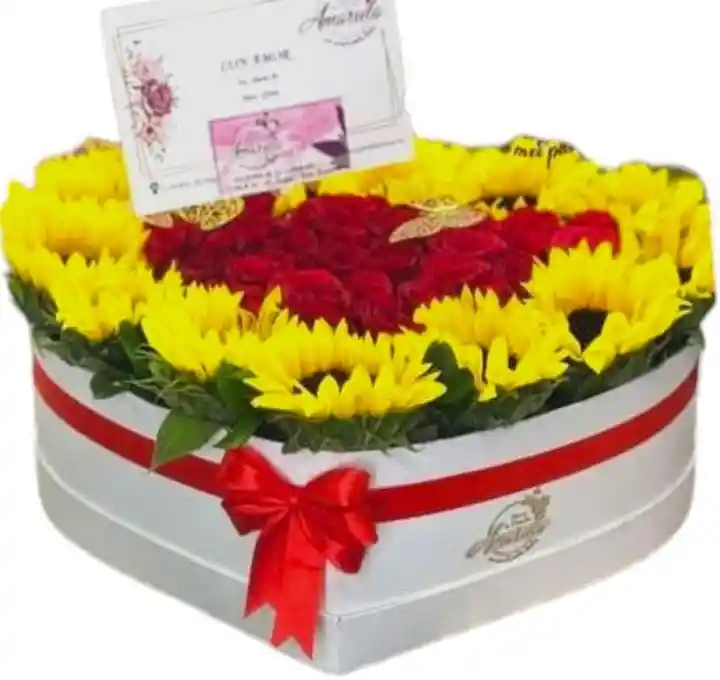 Rosas En Caja De Corazón Grande