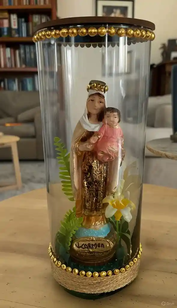 Adorno Virgen Del Carmen En Vaso De Cristal