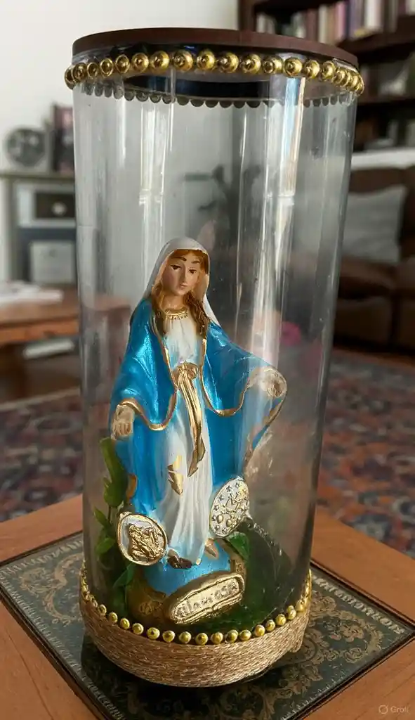 Virgen De La Milagrosa En Frasco De Vidrio
