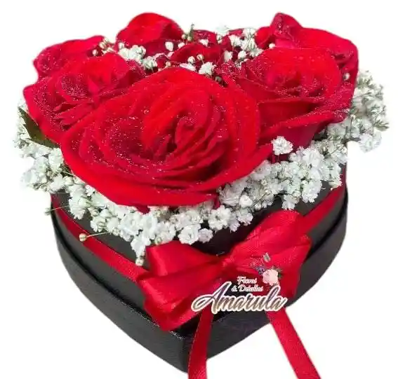 Rosas Rojas En Caja De Corazón