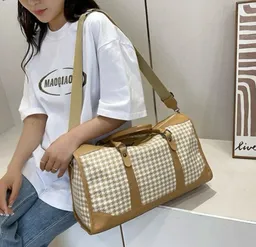 Maleta De Mano Cuadros Beige