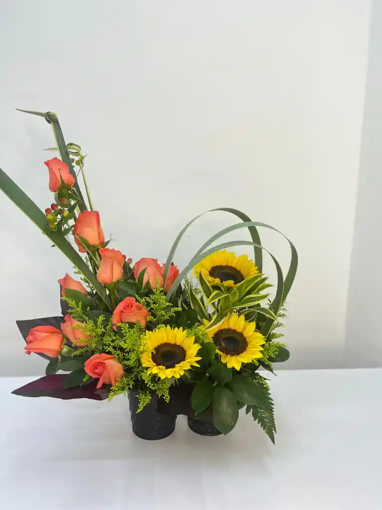 Ramo De Rosas Y Girasoles