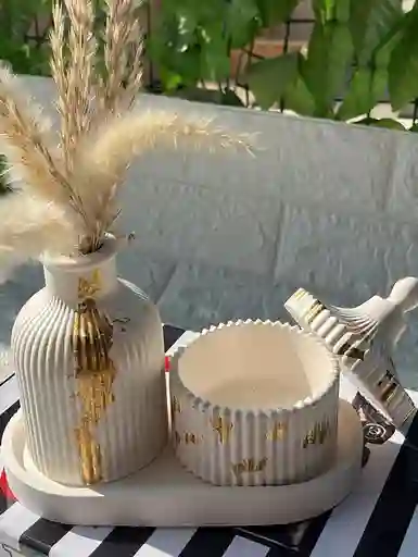 Set Decoración Florero, Bandeja Y Joyero En Dorado