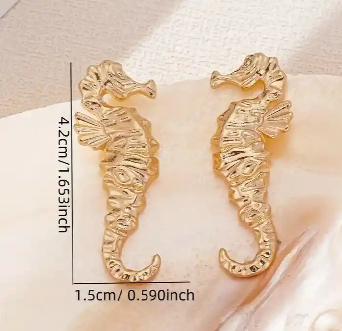 Aretes Caballito De Mar Dorados Con Textura