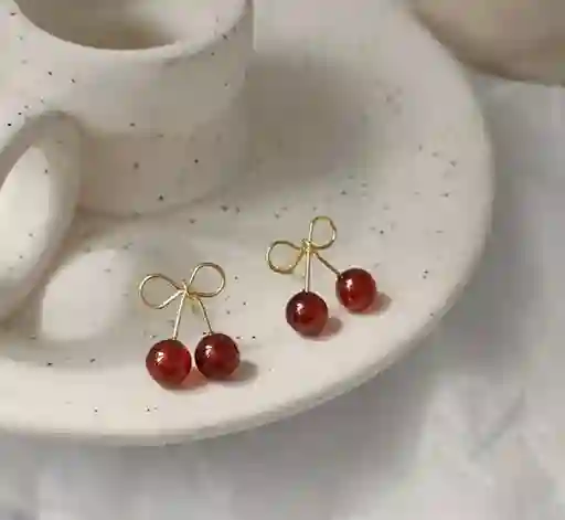 Aretes Mini Cerezas Rojas Con Dorado