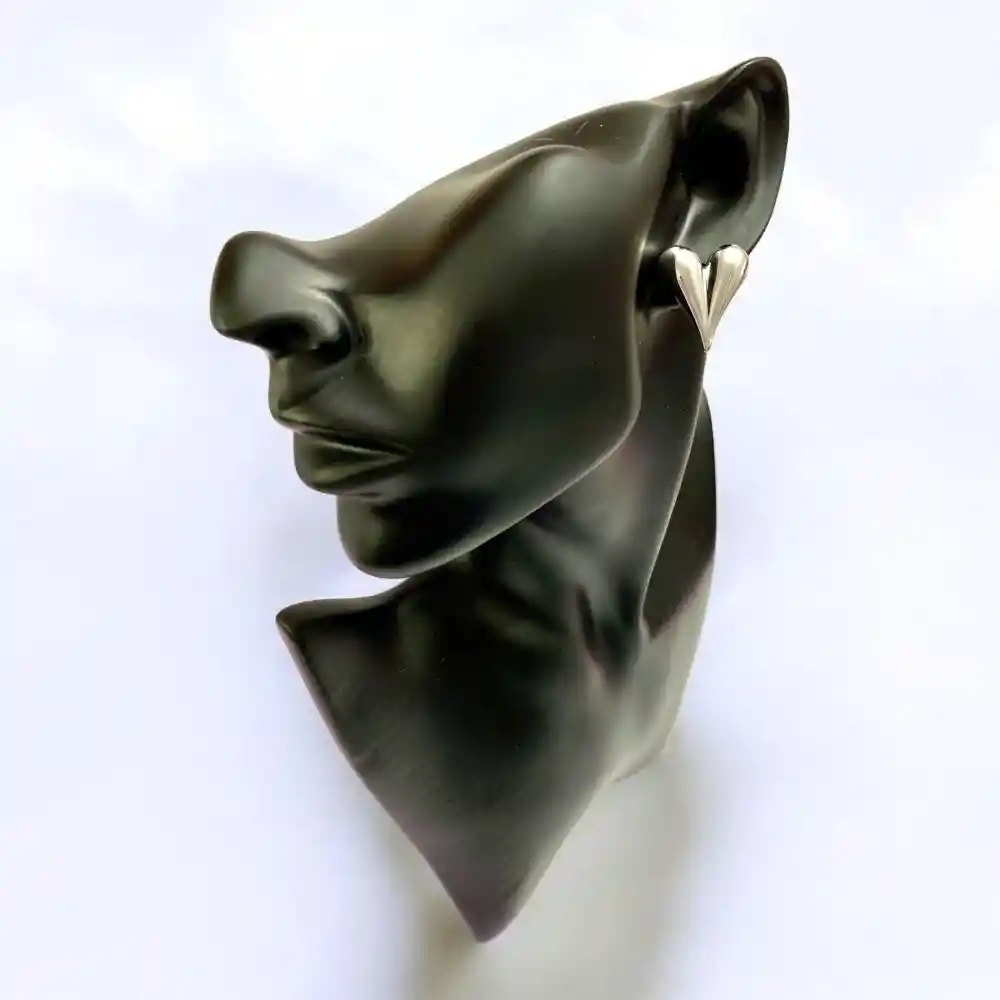Aretes Corazón Topos Chunky Plateados Para Mujer