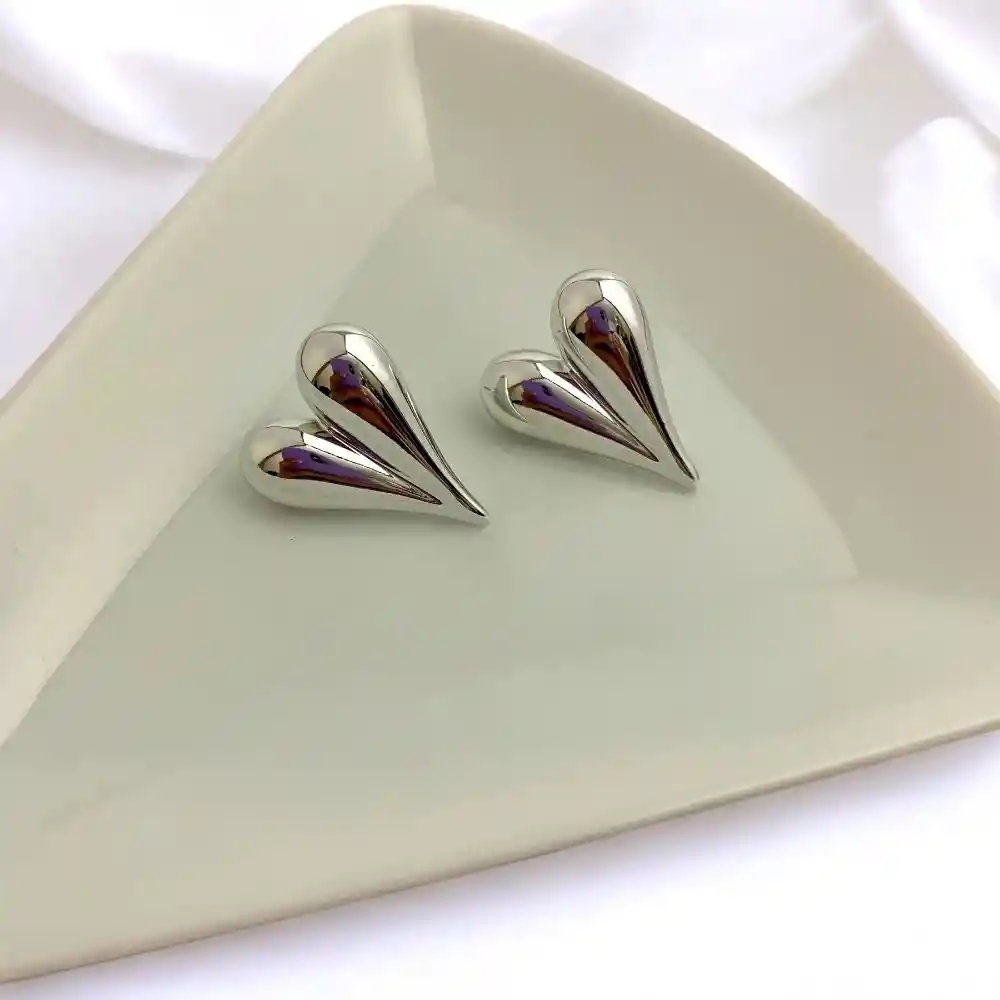 Aretes Corazón Topos Chunky Plateados Para Mujer