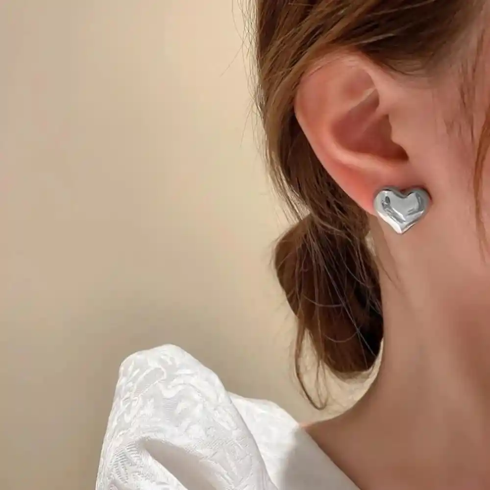 Aretes Corazón Chunky En Rodio Plateado
