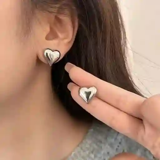 Aretes Corazón Chunky En Rodio Plateado