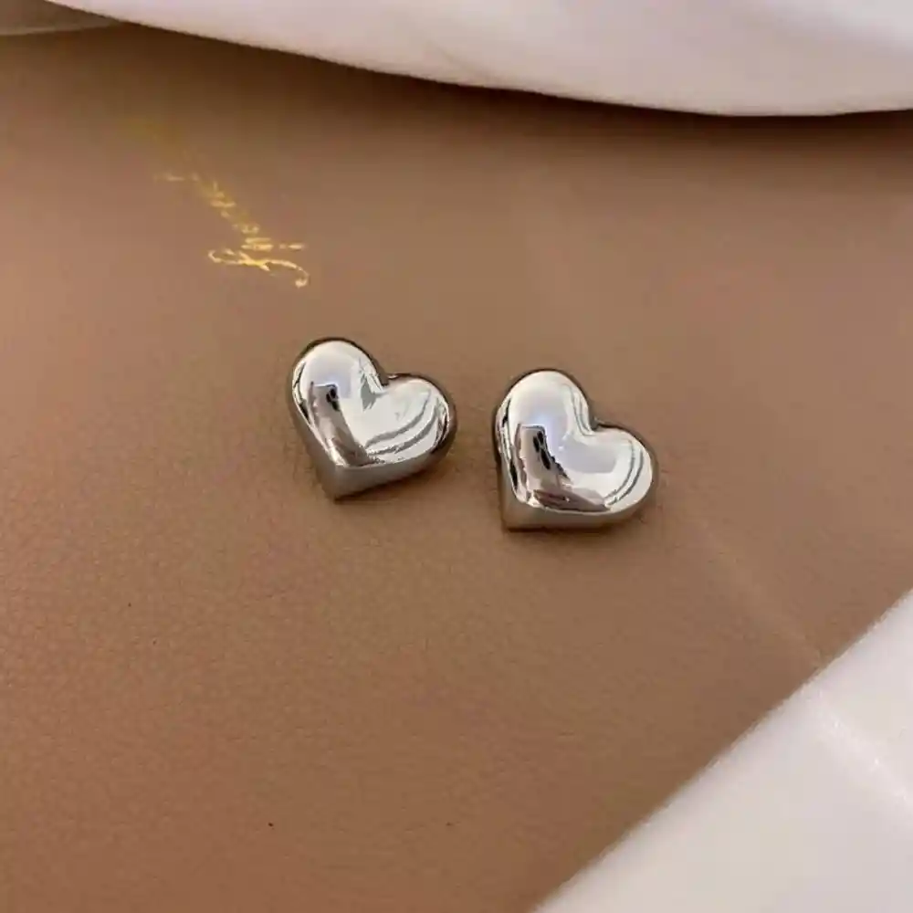 Aretes Corazón Chunky En Rodio Plateado