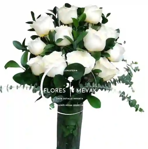 Rosas Blancas En Jarron