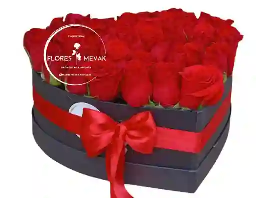 Rosas Rojas En Corazon Luxury