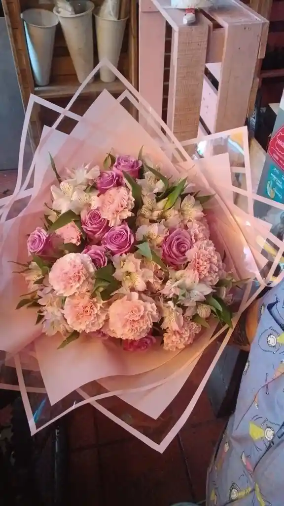 🌸 Ramo “susurros De Amor”