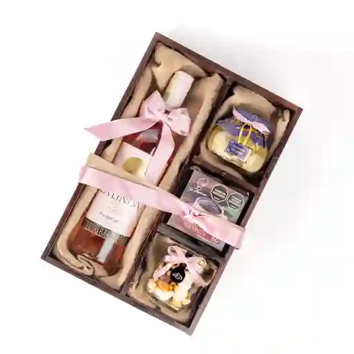Capricho De Amor – Regalo Con Vino, Torta Y Caprichos Para Consentir A Mamá