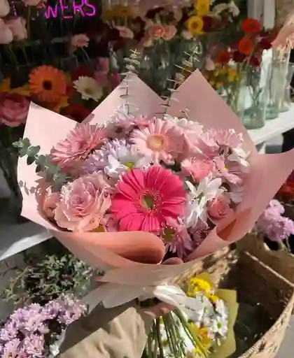 🌿 Susurros De Primavera: Bouquet En Tonos Pastel