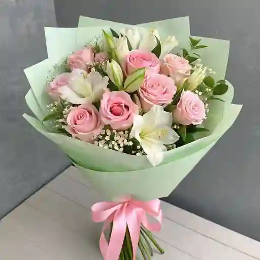 💗 Elegancia Serena: Bouquet De Rosas Y Lirios