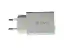 Cargador De Pared Con Entrada Usb Devia En Blanco