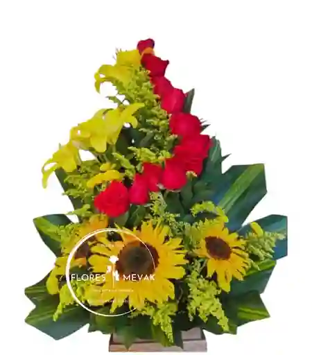 Rosas Y Girasoles En Ramo Espiral