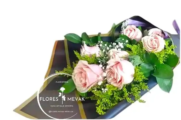 Rosas En Ramillete