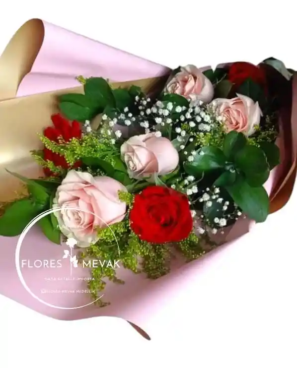 Rosas En Ramillete