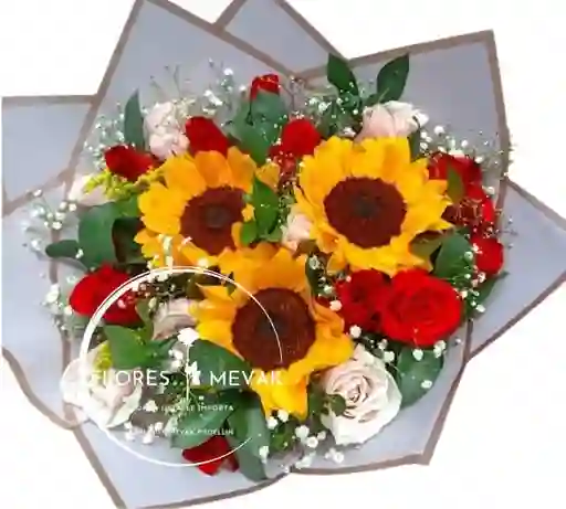 Rosas Y Girasoles En Bouquet