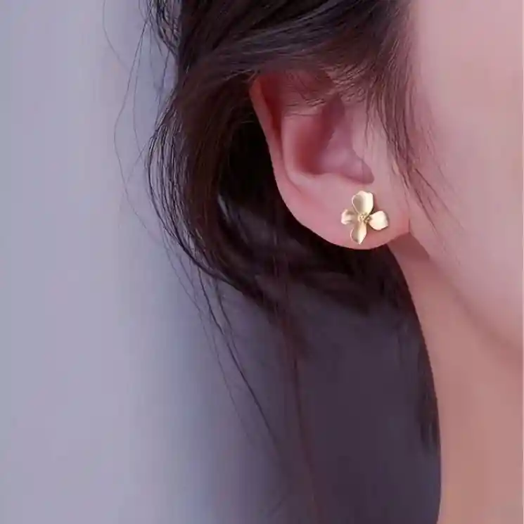 Aretes Flor Dorada